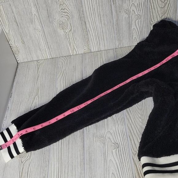 Torrid Black Faux Fur Bomber Jacket Torrid Size 2X NWT - Picture 11 of 14